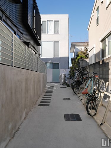 エントランスアプローチ・駐輪場