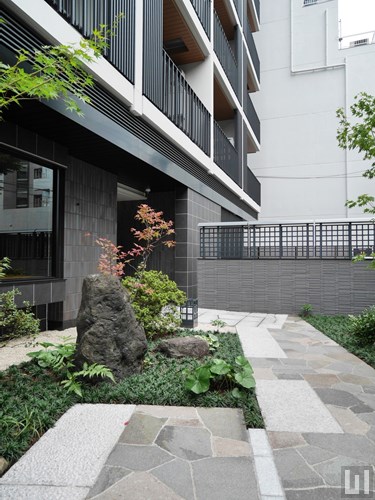 エントランスアプローチ - 日本庭園
