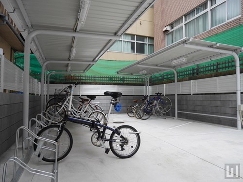屋根付き駐輪場・バイク置き場